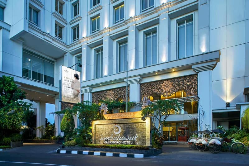 Jambuluwuk Malioboro Hotel Yogyakarta — building