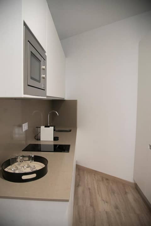 Apartamentos Core Suite Sevilla — kitchen