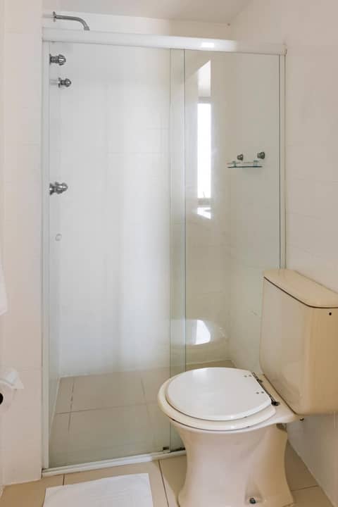 Central Park Flat Jardins — bathroom