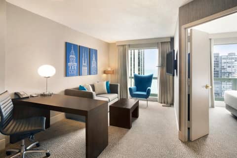 Hilton Chicago Magnificent Mile Suites — photo 5