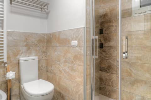 Hotel Cosmos — bathroom