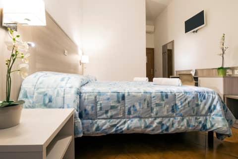 Foresteria Valdese di Firenze — hotel room