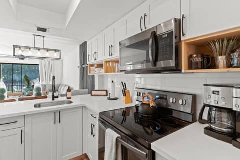 Park Shore Resort — kitchen