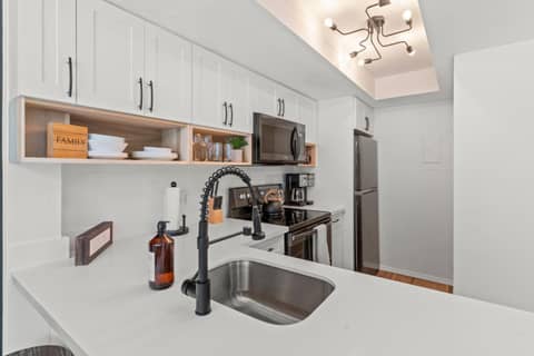 Park Shore Resort — kitchen