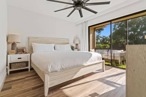 Park Shore Resort — hotel room