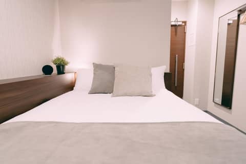 R Hotel Honmachi — hotel room