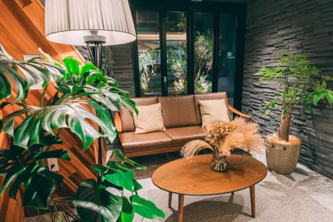 R Hotel Honmachi — lounge