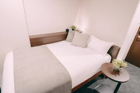 R Hotel Honmachi — hotel room