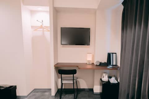 R Hotel Honmachi — hotel room
