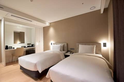 Busan City Hotel — hotel room