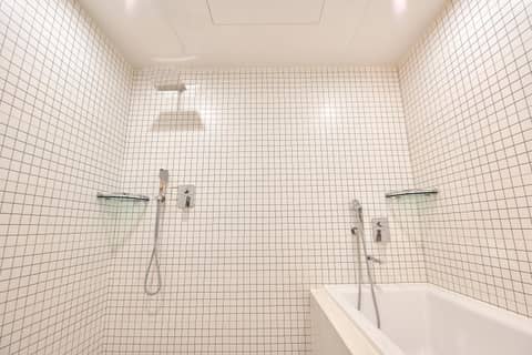 Busan City Hotel — bathroom