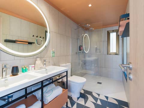 HD Parque Cristobal Gran Canaria — bathroom