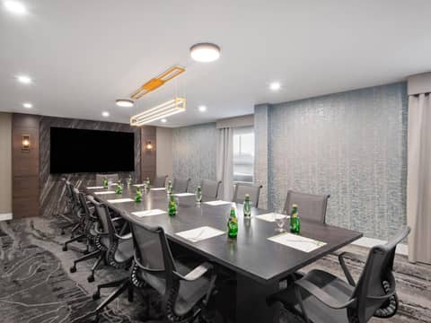 Holiday Inn Calgary Airport by IHG — photo 6