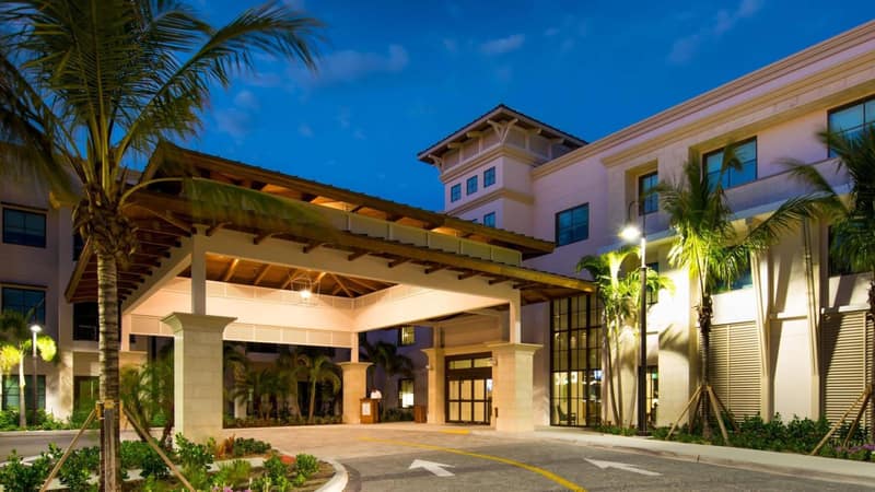 Hyatt House Naples 5th Avenue — building