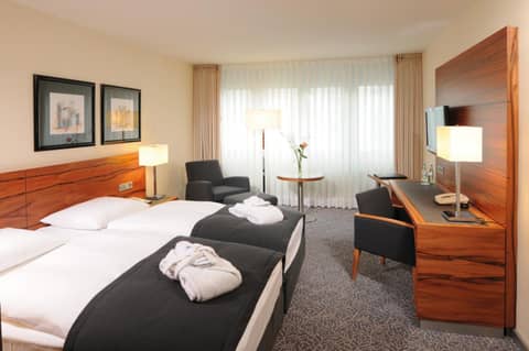 Maritim Hotel München — hotel room