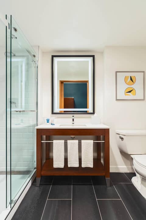 Four Points by Sheraton Myrtle Beach — bathroom