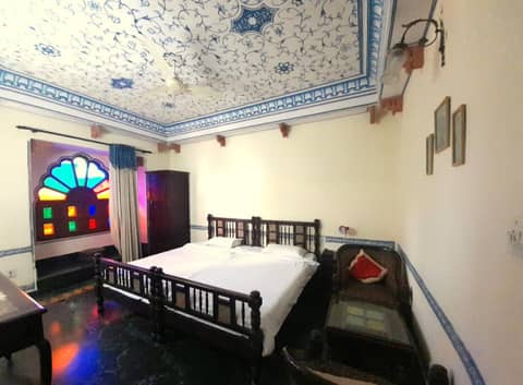 Sajjan Niwas — hotel room