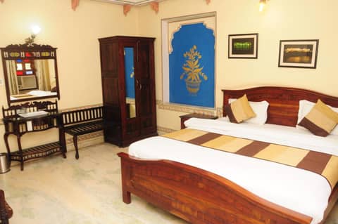 Sajjan Niwas — hotel room