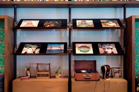Moxy Chicago Downtown — photo 8