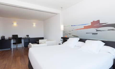 Axor Barajas — hotel room