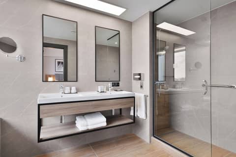 Riu Plaza London Victoria — bathroom