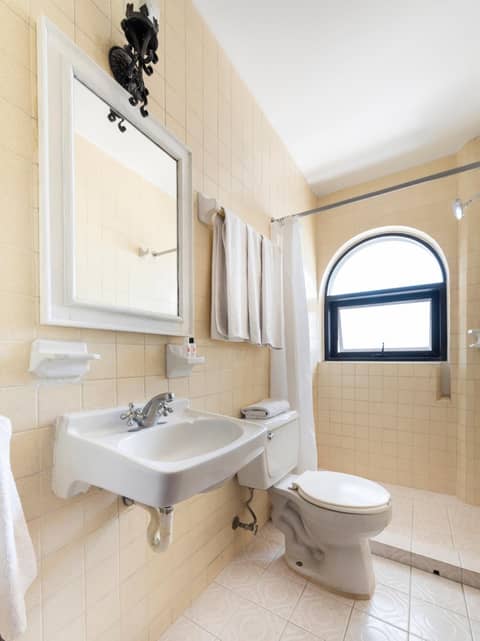 Suites Internacional — bathroom