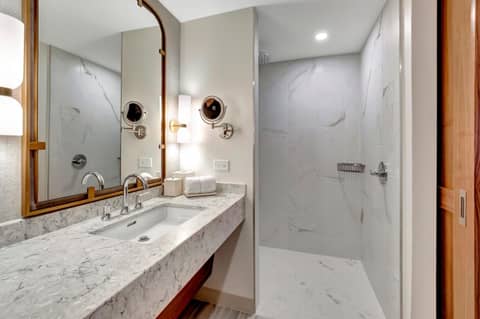 Tideline Palm Beach Ocean Resort and Spa — bathroom