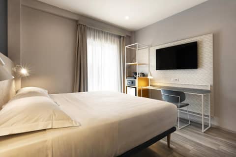 Adesso Hotel — hotel room