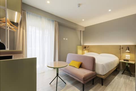 Adesso Hotel — hotel room