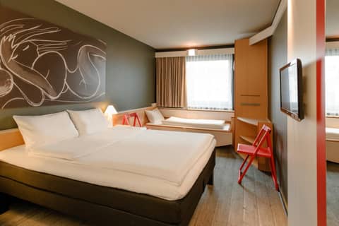 ibis Wien City — hotel room
