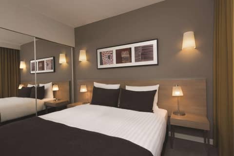 Adina Apartment Hotel Hamburg Michel — hotel room
