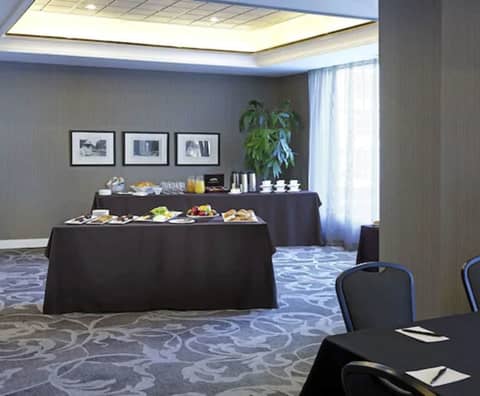 Cambridge Suites Toronto — photo 7