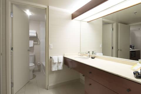 Cambridge Suites Toronto — photo 8
