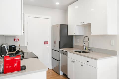 Charlesgate Suites — kitchen
