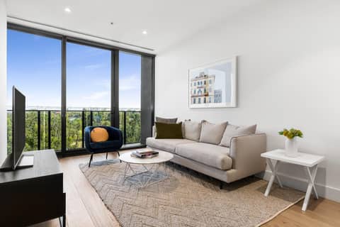 Tyrian Albert Park Lake — lounge