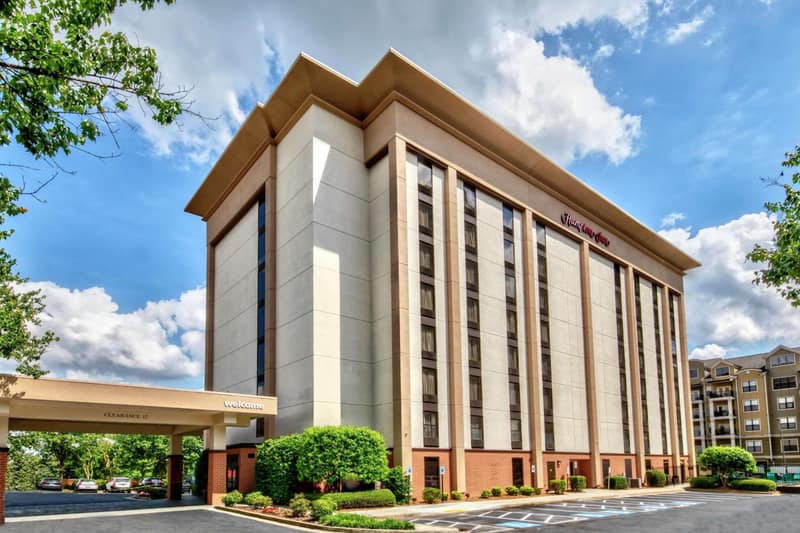 Hampton Inn Atlanta Perimeter Center — building