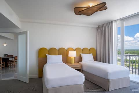 Renaissance Orlando Resort - Disney Springs Area — hotel room