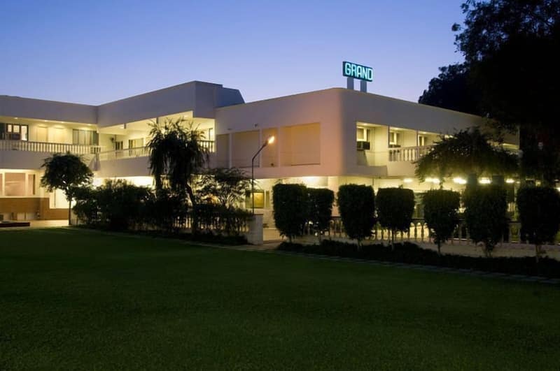 Grand Hotel Agra — building