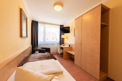 Hotel Royal — hotel room