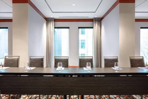 Delta Hotels by Marriott Vancouver Downtown Suites - Downtown Vancouver — photo 5