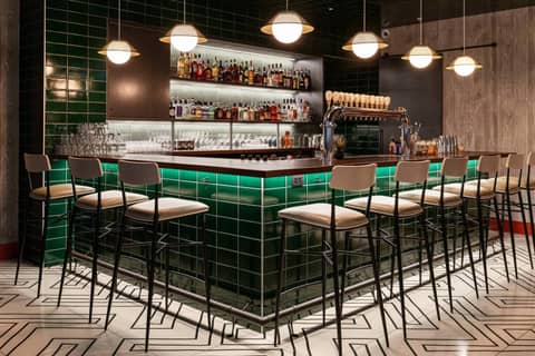 Delta Hotels by Marriott Vancouver Downtown Suites - Downtown Vancouver — photo 7