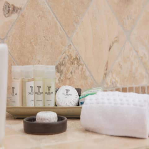 Del Pilar Miraflores Hotel — bathroom