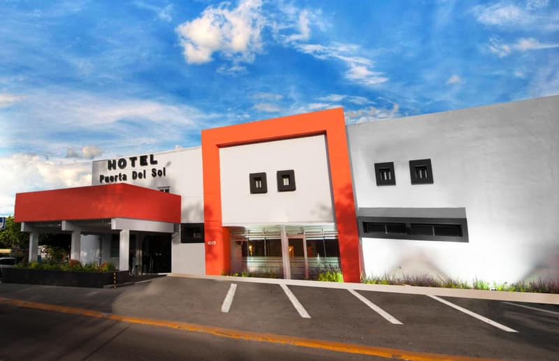 Hotel Puerta Del Sol Guadalajara — building