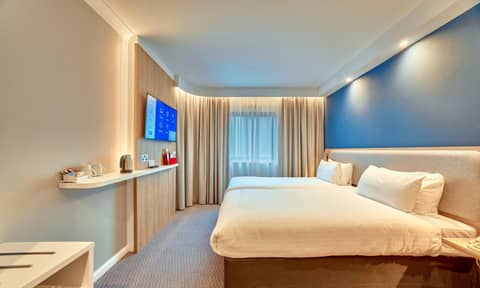 Holiday Inn Express London Stratford by IHG — hotel room