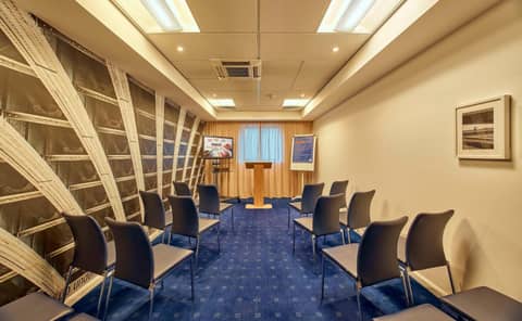 Holiday Inn Express London Stratford by IHG — meeting room