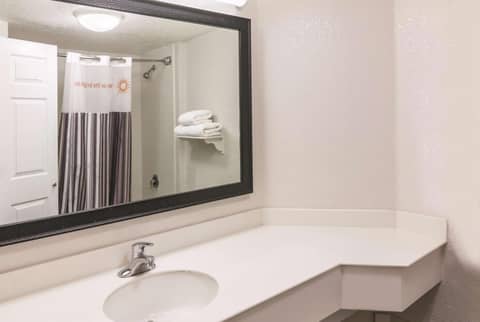 La Quinta by Wyndham USF (Near Busch Gardens) — photo 8