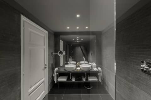 Galleria Vik Milano - Townhouse Galleria - Small Luxury Hotels of the World — bathroom