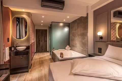 Up Laprida — hotel room