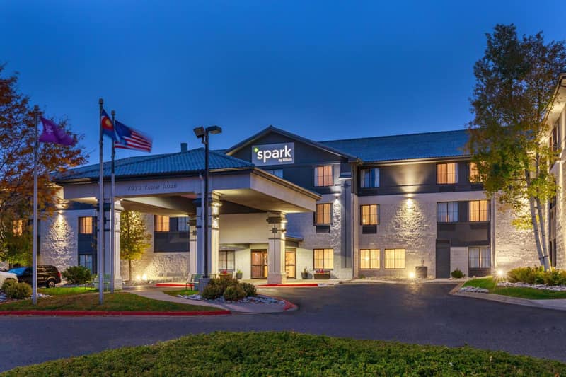 Spark by Hilton Denver International Airport — building