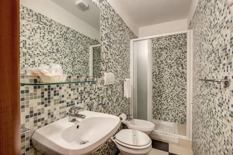 Hotel Centro Cavour Roma — bathroom